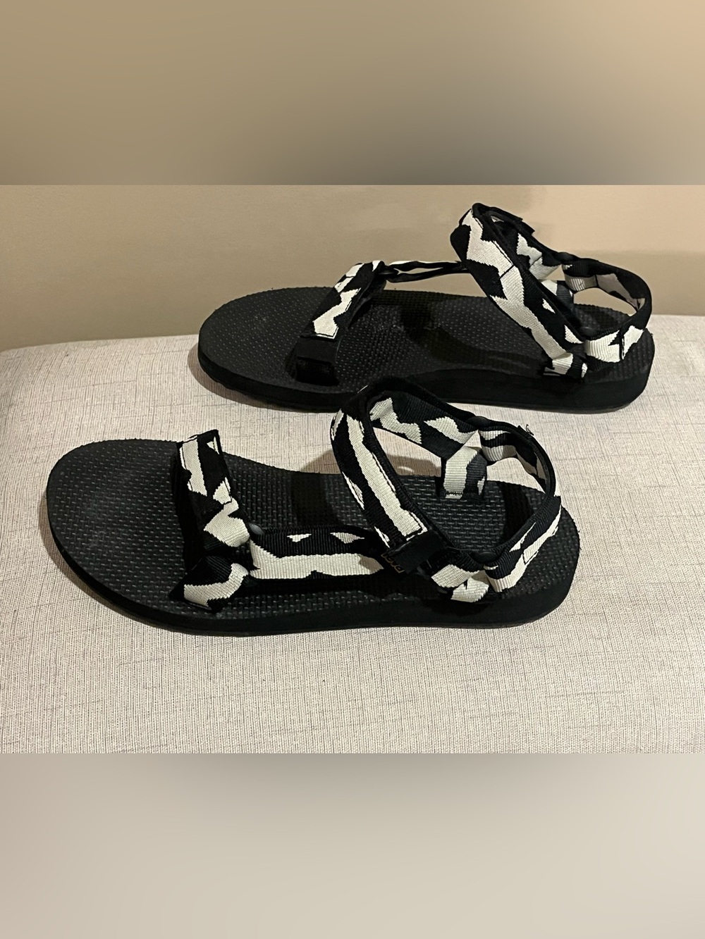 Teva Universal Sport Black and White Patterned Strap Sandals, 8